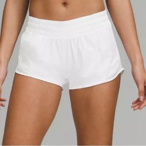 lululemon- White hotty hot shorts size 2, 2.5 inch